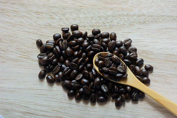 ブラウンのコーヒー、木製の背景に茶色のコーヒー — ストック写真