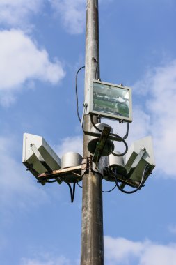 lamba sonrası sokak yol üzerinde mavi gökyüzü