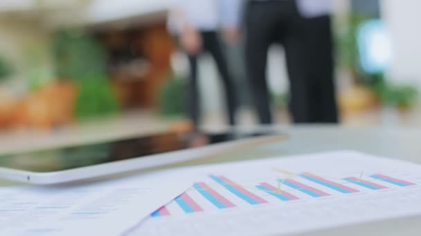 Young businessmen stand in the business centre and discuss documents — Stock Video