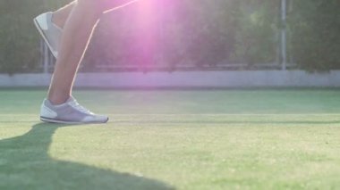 Stadyumda egzersiz yaparak atlet