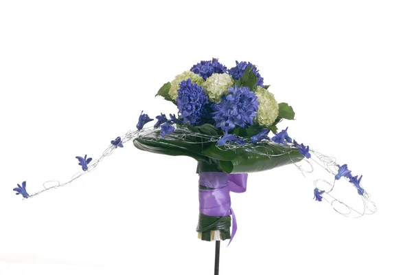 Bouquets festivos de flores para o noivo e a noiva — Fotografia de Stock