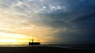 Sabah erken gündoğumu deniz