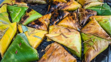 Tost ile yapışkan pirinç doldurulmuş