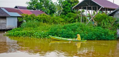 Yüzen köyün güzel manzarası, Banjarmasin, Güney Kalimantan, Endonezya