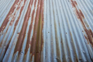 Paslanmış galvanize demir plaka.