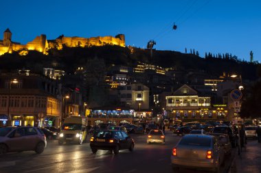 Gece Tbilisi görünümü