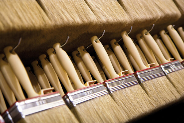 Кисти краски в ряд