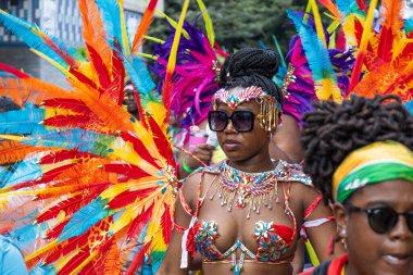 Londra 'daki Notting Hill Karnavalı 2023' ün maskeli balosu. Londra, İngiltere, 28 Ağustos 2023