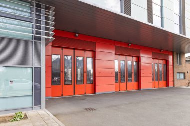 Plaistow İtfaiyesi 'nin dışı, modern şehir mimarisi. Londra, İngiltere, 24 Mart 2024