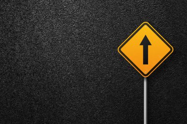 Asfalt bir arka plan üzerinde işaretçi ile elmas şekli Yol işareti. Asfalt dokusu, üst görünüm.