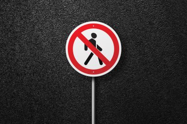 Bir resmi arka plan asfalt üzerinde yaya olan yol işareti dairesel şekil. Asfalt, en iyi görünüm doku.