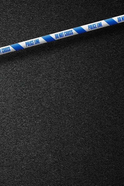 Arka plan düz asfalt yol doğrultusunda İngiliz beyaz-mavi polisi. Geçmez. Asfalt, en iyi görünüm doku.