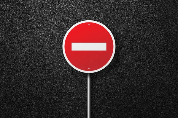 Red road sign of the circular shape on a background of asphalt. No entry. The texture of the tarmac, top view. — Stock Photo, Image