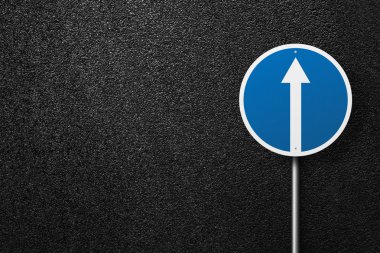 Yol iz arka plan asfalt üzerinde işaretçi ile dairesel şekil. Servis yolu. Asfalt, en iyi görünüm doku.