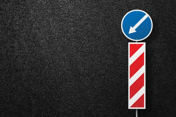 Road sign with pointer on a background of asphalt. Detour. The texture of the tarmac, top view. — Stock Photo, Image
