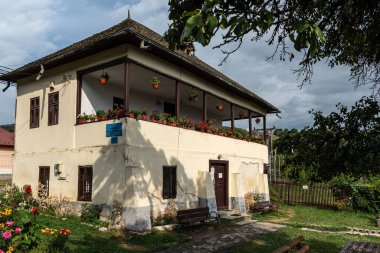 NAMAESTI, ROMANIA - 17 Ağustos 2024: Namaesti 'deki George Topirceanu Anıt Evi.