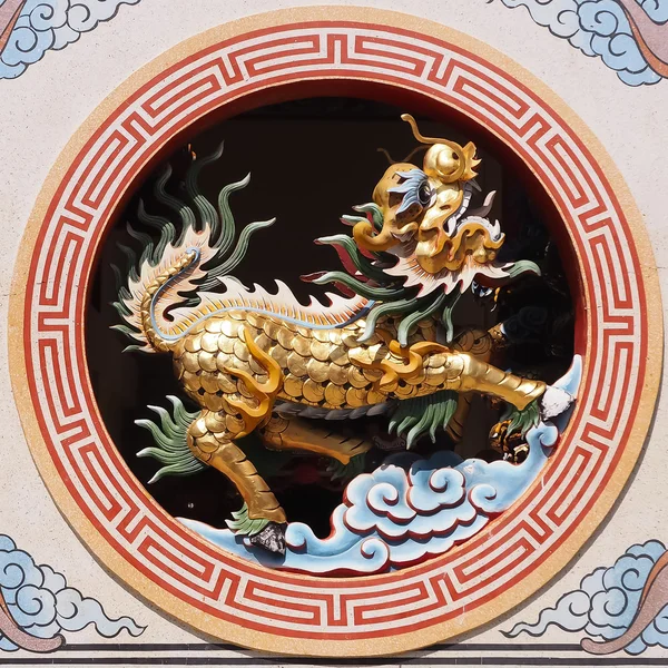 Colorato unicorno dalla testa di drago cinese, cavallo, cavallo colorato, forno, kylin, kirin, Capodanno cinese — Foto Stock