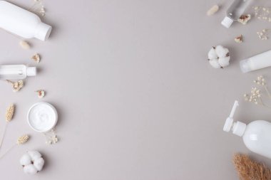 Gri cilt bakım ürünleri ile kozmetik arka plan. Düz yat, boşluğu kopyala