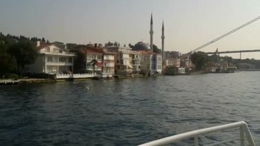 Boğaz, güzel evler ve köprü