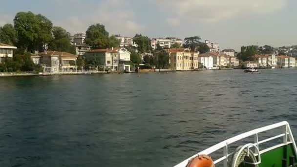 Bosphorus viaje en barco — Vídeo de stock