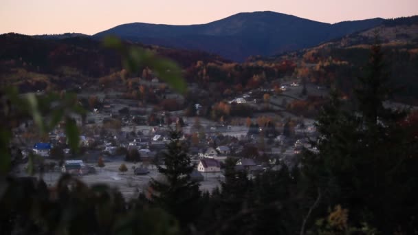 Grande aldeia de montanha — Vídeo de Stock