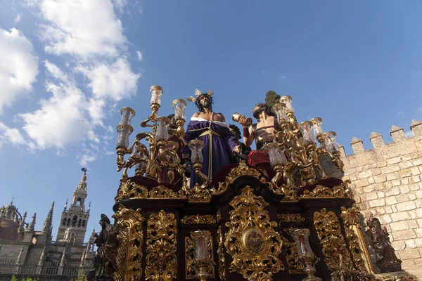 Passar mistério de Jesus despojado na Semana Santa em Sevilha — Fotografia de Stock