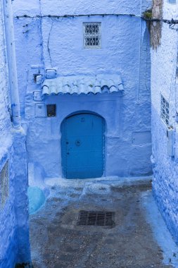Mavi şehir Chefchaouen Fas sokaklarında