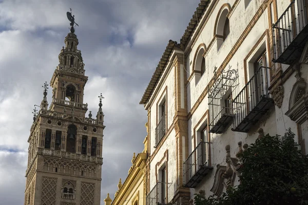 Sehenswürdigkeiten von Sevilla, la giralda — Stockfoto