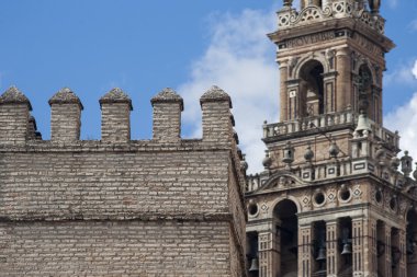 Seville, La Giralda anıtları