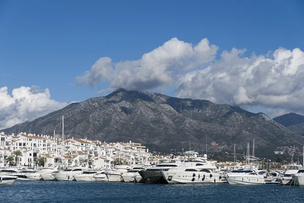 Přístavních mol Puerto Banus, Marbella — Stock fotografie