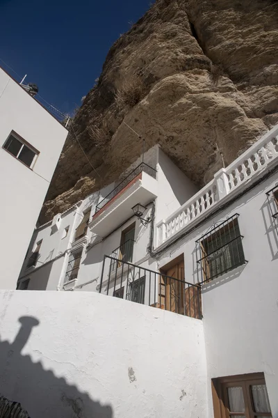 Cadiz il Setenil şehir sokaklarında