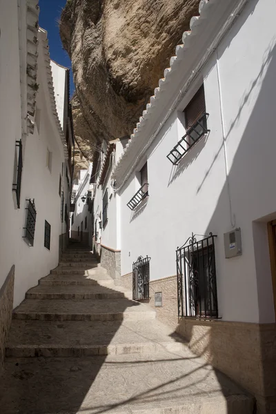 Cadiz il Setenil şehir sokaklarında