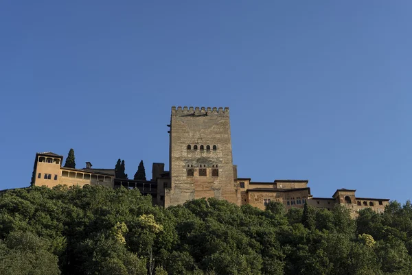 Bela fortaleza moura da Alhambra em Granada, Andaluzia — Fotografia de Stock