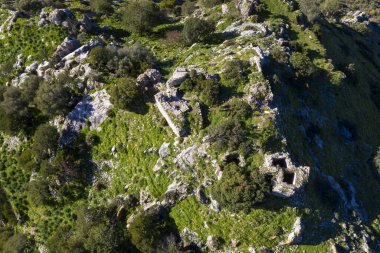 Endülüs 'ün Benahavis belediyesindeki Montemayor kalesinin kalıntıları.