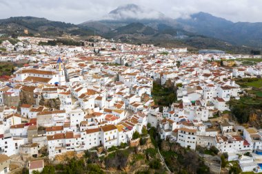 Sierra de las Nieves Ulusal Parkı, Endülüs 'te Yunquera belediyesinin manzarası 