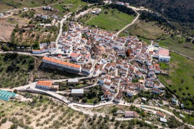 Serrania de Ronda, Malaga 'daki Alpandeire belediyesinin manzarası