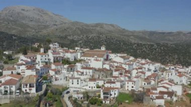 Malaga 'nın Genal Vadisi' ndeki Cartajima belediyesinin manzarası