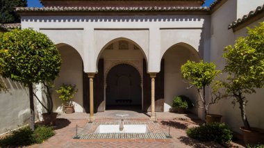 Malaga, Endülüs 'ün eski Nasrid kalesinin bahçeleri