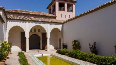 Malaga, Endülüs 'ün eski Nasrid kalesinin bahçeleri