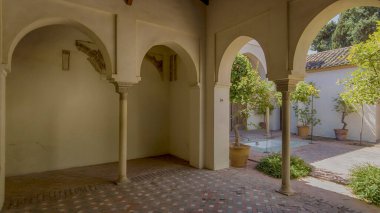 Malaga, Endülüs 'ün eski Nasrid kalesinin bahçeleri