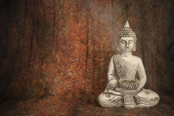 Buddha Bild Auf Rostfarbenem Hintergrund — Stockfoto