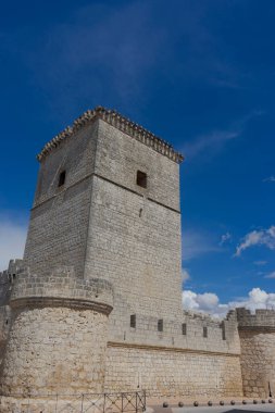 İspanya 'nın Valladolid eyaletinde Portillo belediyesine bağlı bir kale.