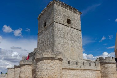 İspanya 'nın Valladolid eyaletinde Portillo belediyesine bağlı bir kale.