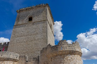 İspanya 'nın Valladolid eyaletinde Portillo belediyesine bağlı bir kale.