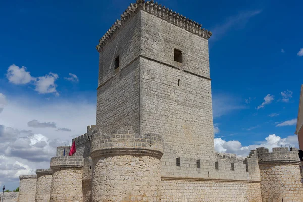 İspanya 'nın Valladolid eyaletinde Portillo belediyesine bağlı bir kale.