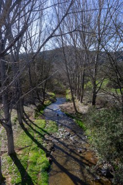 Hueznar nehir kenarı yolu Seville ilinin San Nicols del Puerto ilçesine bağlı.