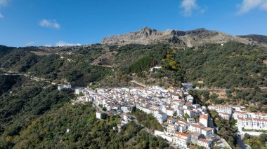 İspanya 'nın Genal Vadisi' ndeki Algatocin belediyesinin manzarası
