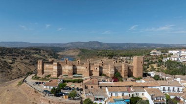 Burgalimar Şatosu, Endülüs 'ün Baos de la Encina belediyesinde Umayyad tarafından inşa edildi.
