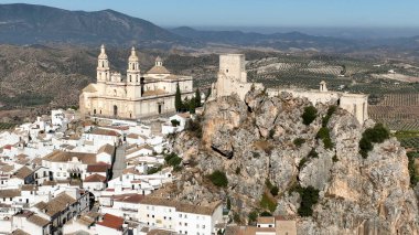 Endülüs 'ün Cadiz ilindeki Olvera belediyesinin hava manzarası.