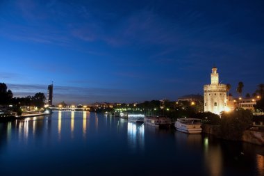 Seville, kule guadalquivir birlikte altın